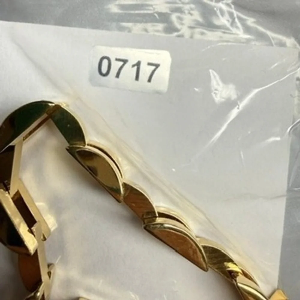 N/A gold tone
